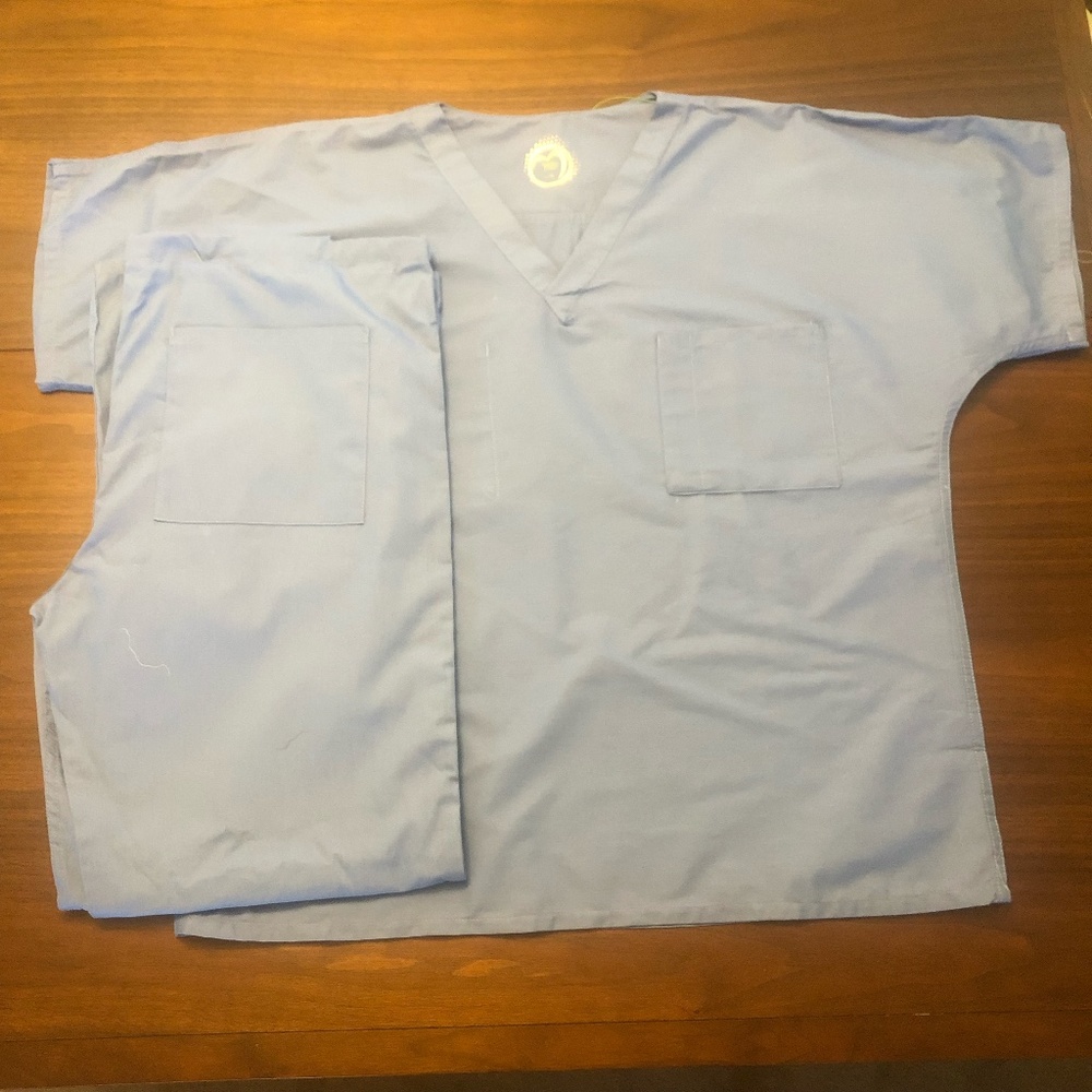 Health pro blue scrubs set top bottom size L. NWT